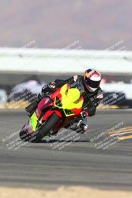 media/Jan-14-2024-SoCal Trackdays (Sun) [[2e55ec21a6]]/Turn 16 Set 2 (1125am)/